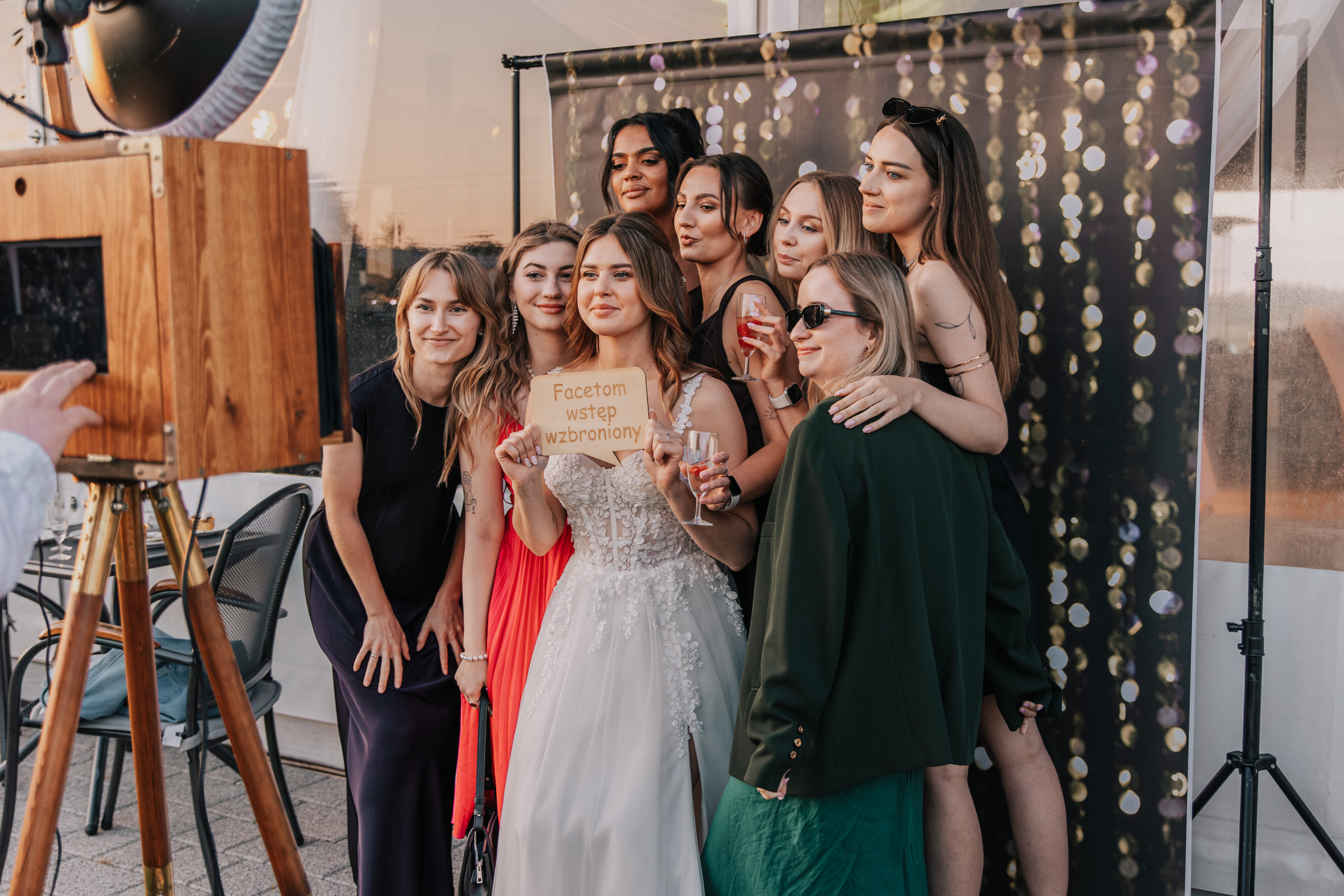 fotobudka retro na weselu w Gdańsku zdjęcia gości